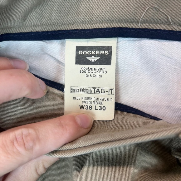 Dockers Men’s Signature Khaki Pants W38 L30 Classic Fit Iron-Free Stretch - Picture 2 of 9